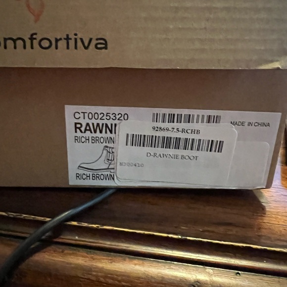 Comfortiva Rawnie rich brown suede boots, size 7.5, like new - Picture 6 of 11
